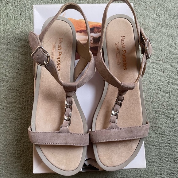 Hush Puppies Women's Chrysta Chain T Taupe Suede Sandals NEW - Picture 2 of 12